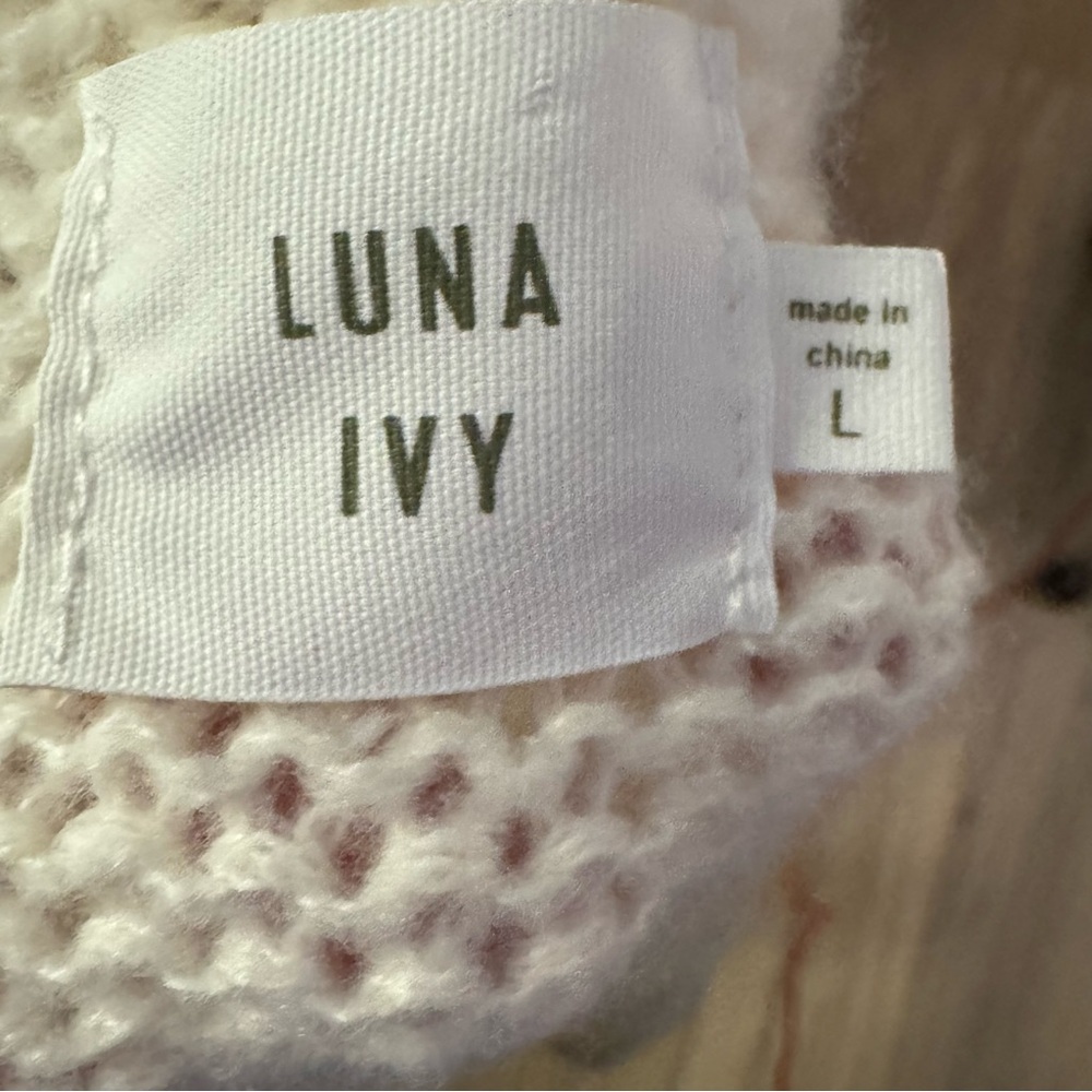 🍓 Luna Ivy Cream Knit Strawberry Cardigan (L) - Picture 7 of 9